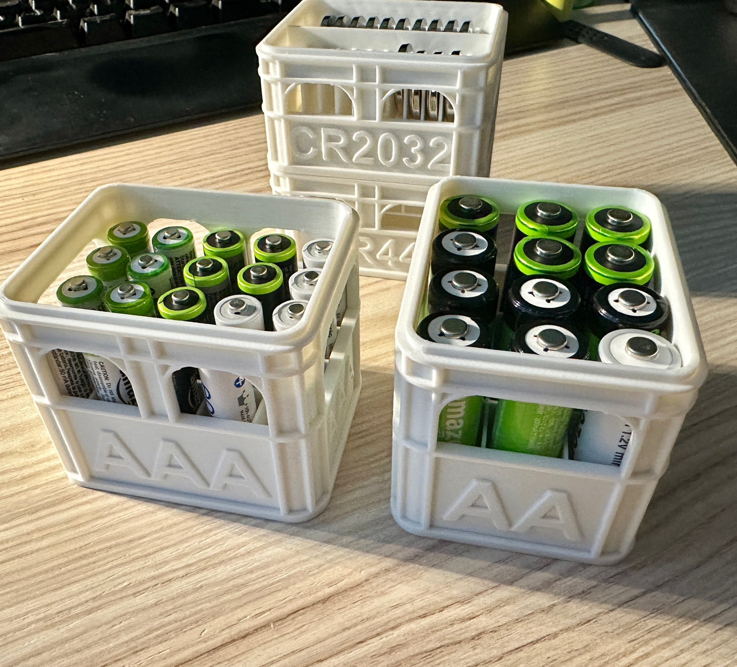 Batterie Aufbewahrung Box für verschiedene Batterie Typen - Bierkasten Style